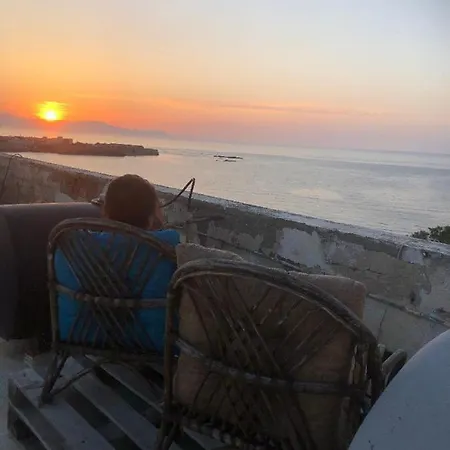 At The Beach! +10min= Port&center. アパート