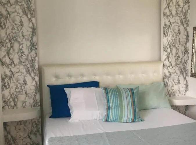 At The Beach! +10min= Port&center. خانيا