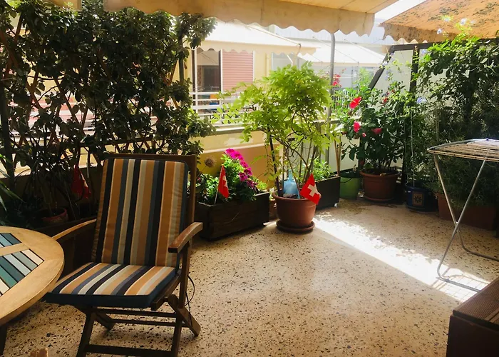 At The Beach! +10min= Port&center. شقة خانيا