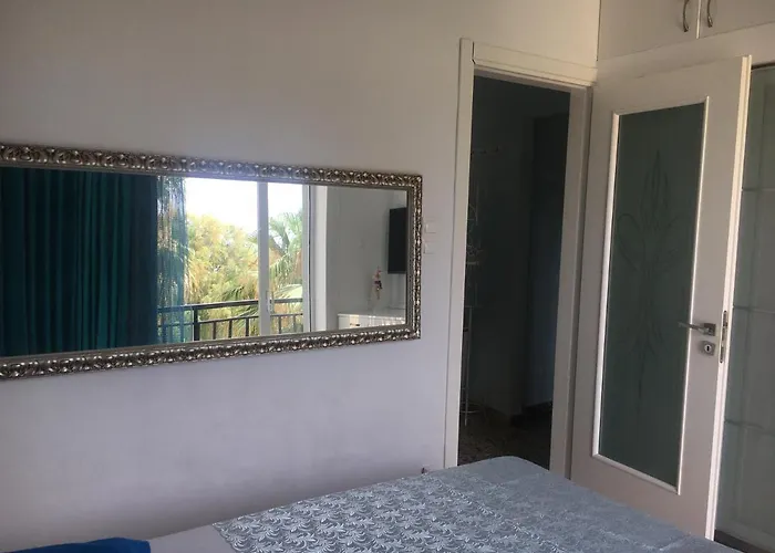 At The Beach! +10min= Port&center. شقة خانيا