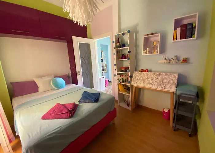 At The Beach! +10min= Port&center. شقة خانيا